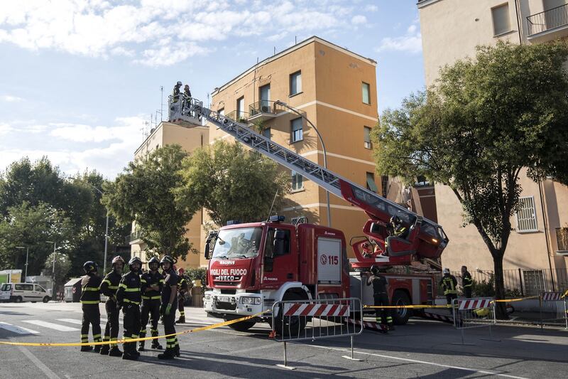 Roma, crolla palazzina a Ponte Milvio 12