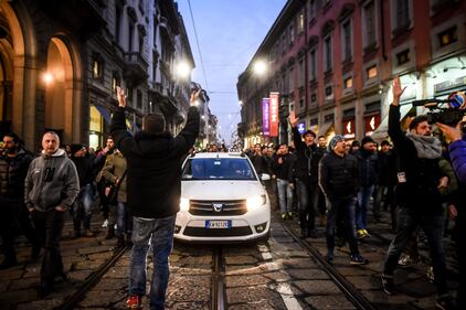 La protesta dei tassisti a Milano  11
