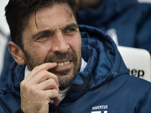 Le lacrime di Buffon durante il minuto di silenzio per Astori