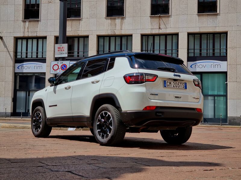 Jeep Compass 4XE, guarda tutte le foto della nostra prova 9