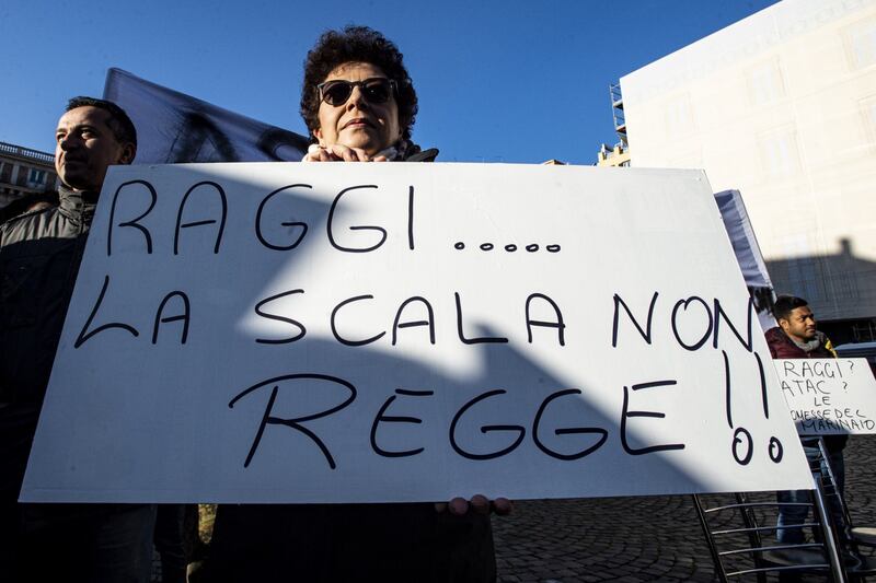 Barberini, la protesta dei commercianti per la chiusura della metro 5