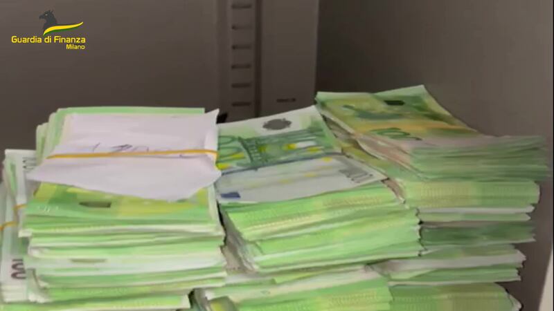 Il tesoretto nel caveau scovato dal cane finanziere 6