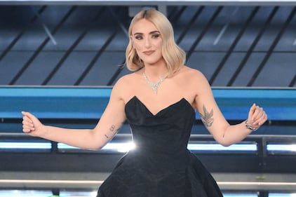 I conduttori, i cantanti,  le luci dell'Ariston: le immagini più belle di Sanremo 6