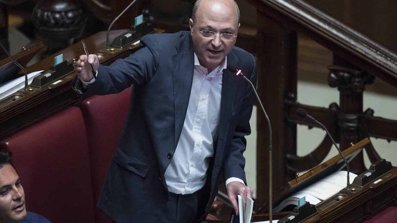 "Nessun antisemitismo, volevo offendere Fiano"