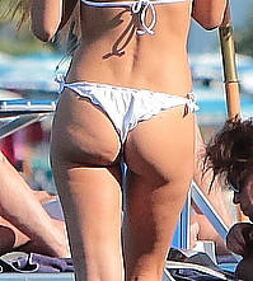 Anna Safroncik: bikini e fisico hot a Ischia 19