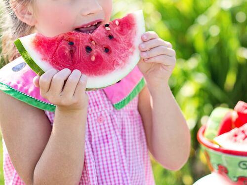 Bambini, cinque pasti al giorno per stare bene