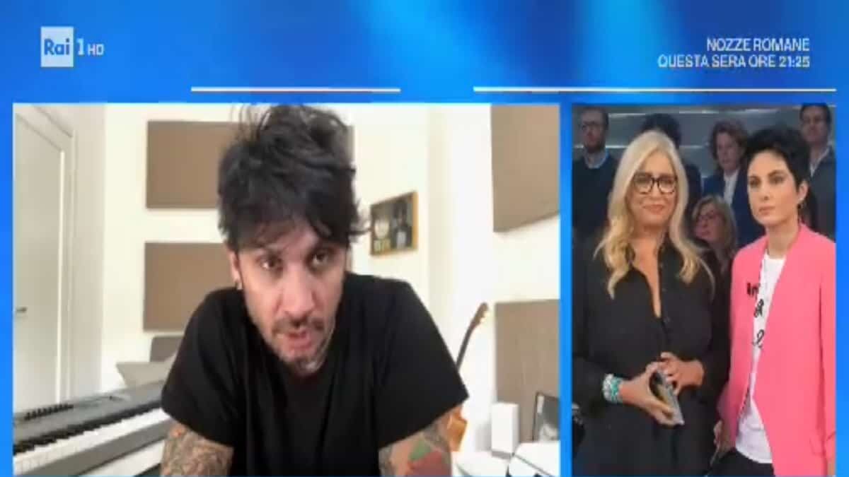 Fabrizio Moro assente a Domenica in: il cantante sta male e si scusa in un videomessaggio