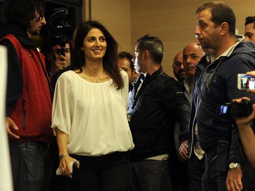 Il marito scrive alla Raggi: "Ti proteggerò dalle difficoltà"