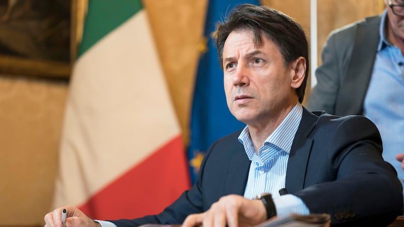Covid, la Nato a Conte: “Perché fai accordi con Putin e la Cina?”