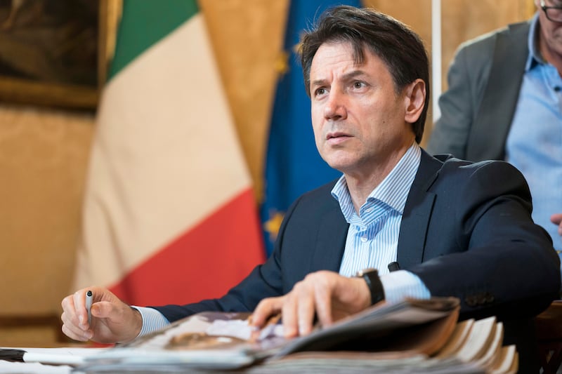 Covid, la Nato a Conte: “Perché fai accordi con Putin e la Cina?”