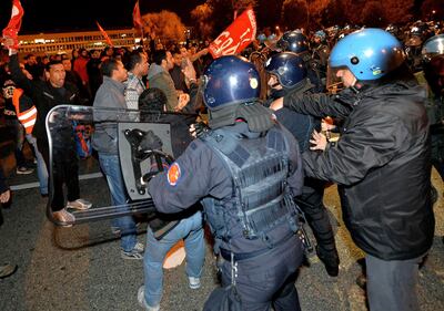 Torino, guerriglia antagonista ai mercati generali 18