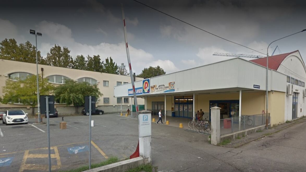 'Spesa gratis e ci aggrediscono' Il negozio ostaggio di stranieri