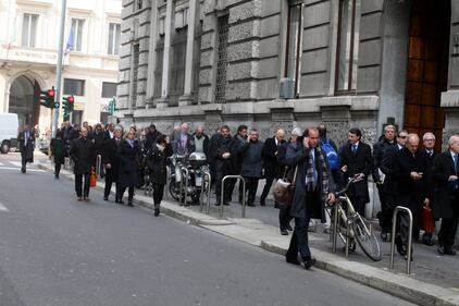 I parlamentari Pdl protestano davanti al Tribunale di Milano 2