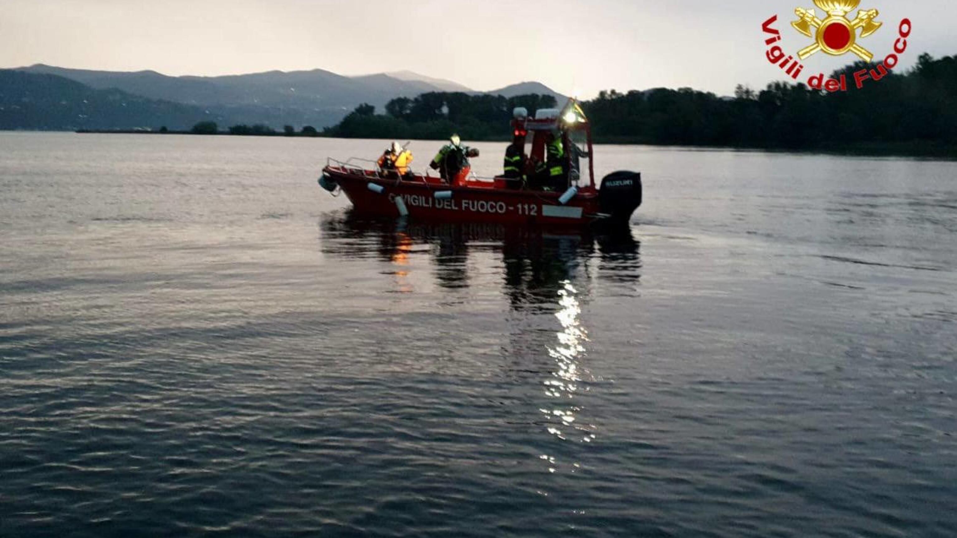 Paura sul Lago Maggiore, barca si ribalta causa maltempo: un morto e 3 dispersi