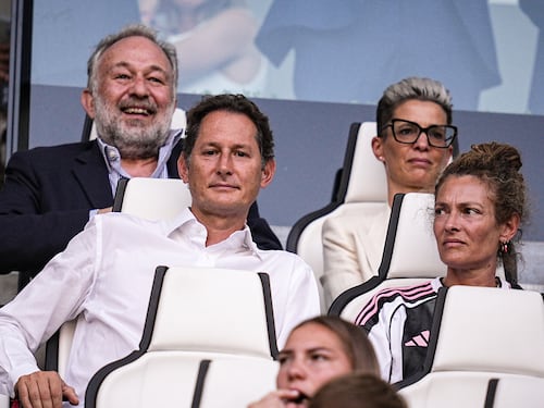 John Elkann si tiene la Juve ma scatena la rivolta social: ecco la reazione dei tifosi bianconeri