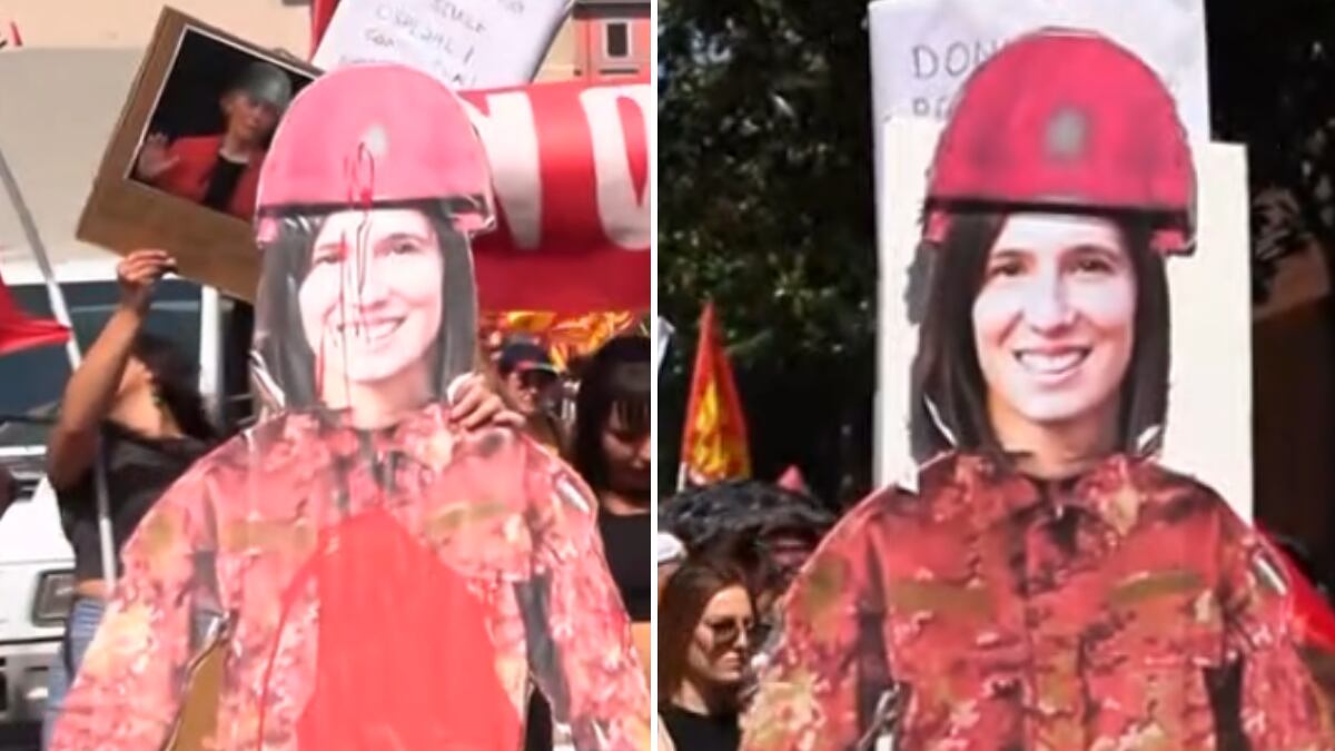 Schlein assente a Roma. L'imbarazzo della piazza: al suo posto c'è un cartonato
