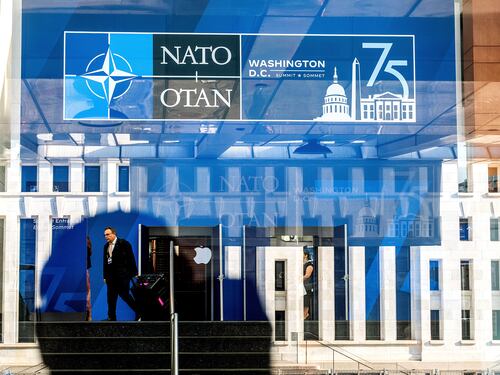 Aiuti a Kiev, coordinamento e unità: gli obiettivi della Nato al vertice di Washington