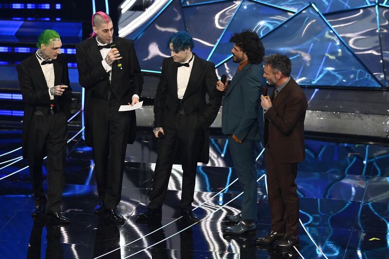 Sanremo 2024: ecco il look della seconda serata del Festival dei La Sad  1