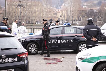 Le immagini dell'omicidio in corso San Maurizio 3