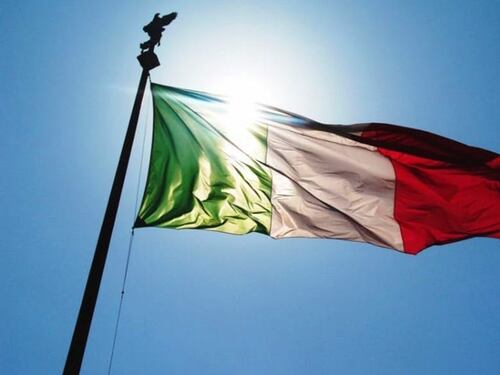 Il messaggio virale che circola sul web: "Ora vi sentite tutti italiani. prima snobbavate la bandiera"