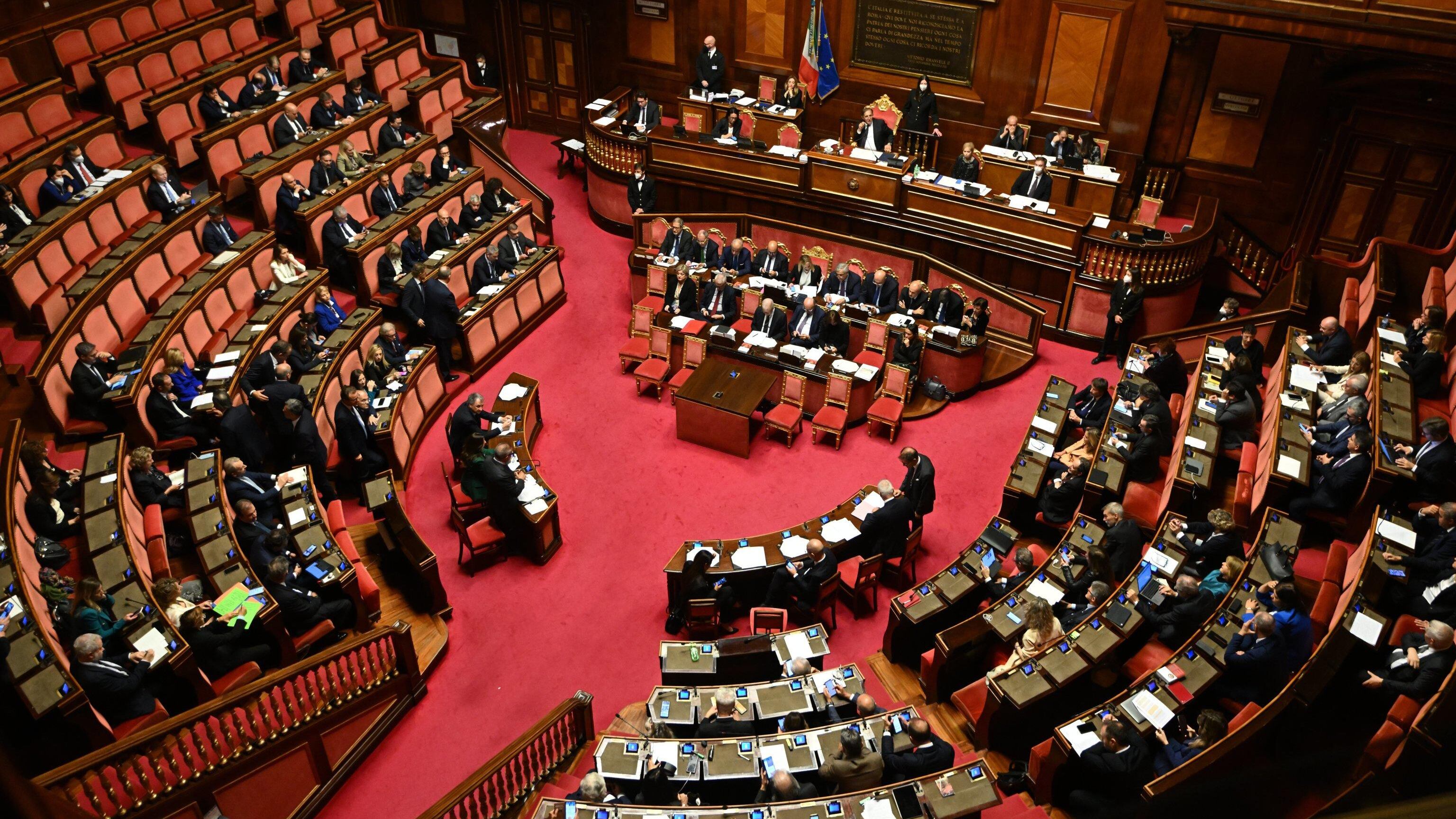 Dal commesso violento all'ex partigiano. Quegli altri suicidi che scossero il Senato