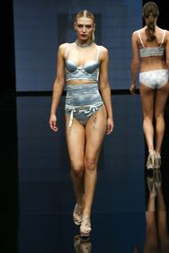 La sfilata al Salon De La Lingeriè dell'intimo francese 17