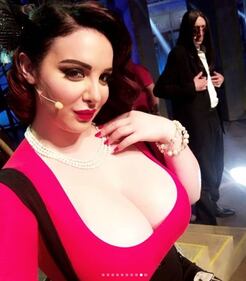 Francesca Giuliano, la super-maggiorata di "Avanti un Altro" 6