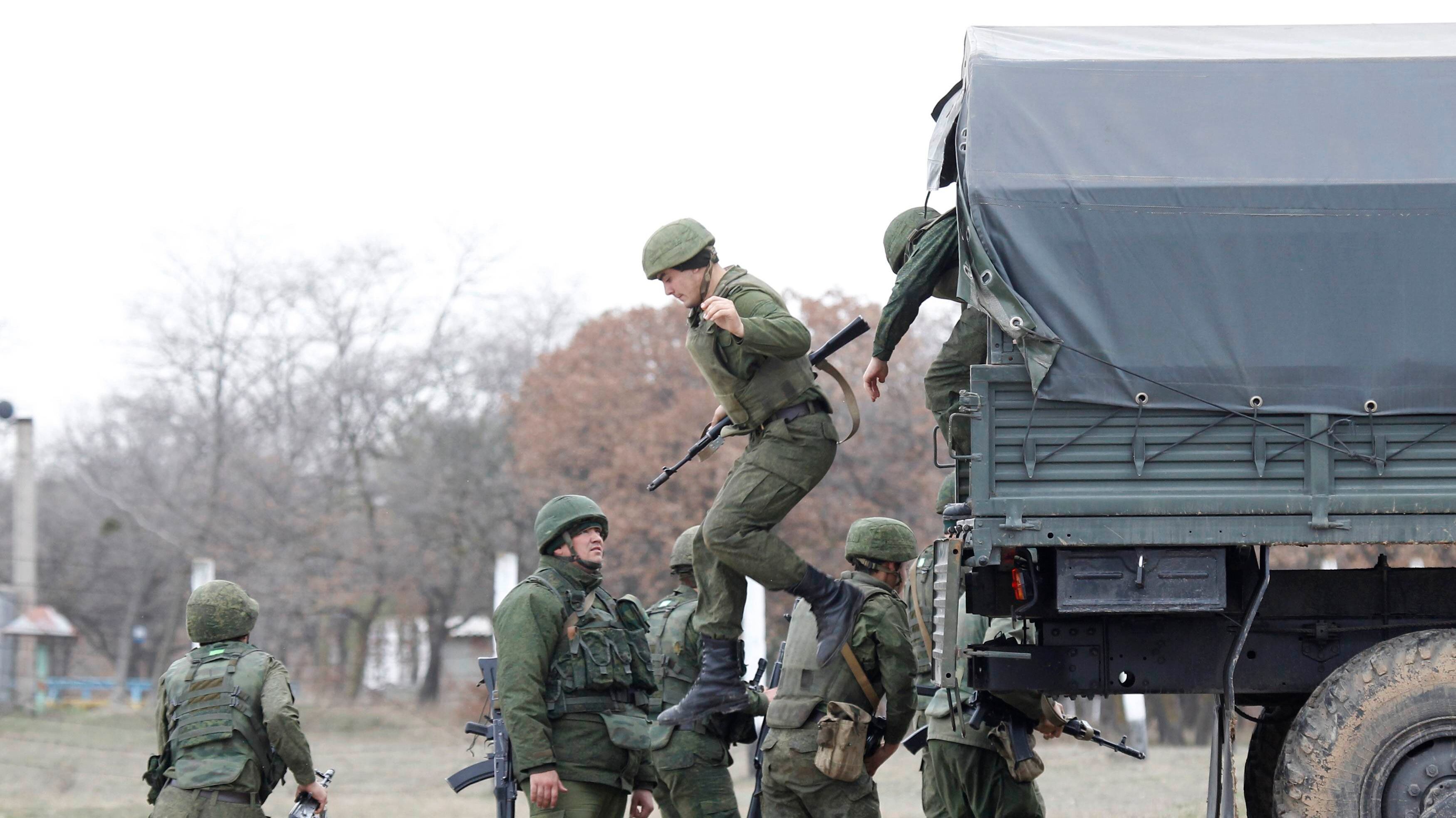 Kerry replica a Putin dall'Ucraina: "Vuole un pretesto per invadere"