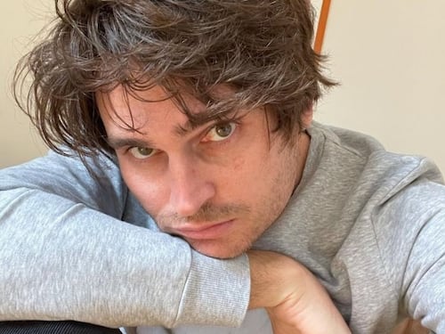 Il politicamente scorretto sbarca all'Ariston: Angelo Duro sarà a Sanremo