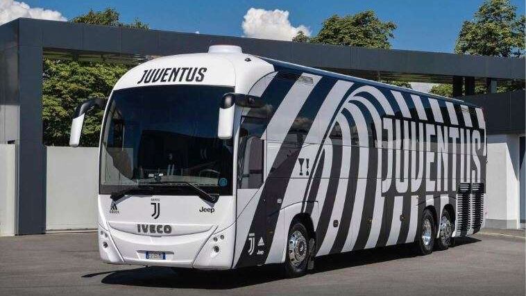 Una zebra? No, il nuovo pullman della Juve (prodotto da Lapo)