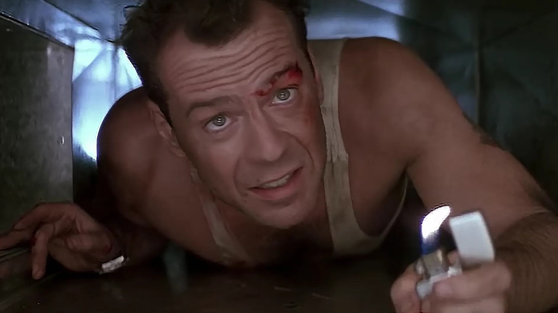 Il sindaco fa il verso a Bruce Willis e il messaggio di Natale diventa virale