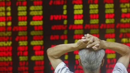 Borse, crolla la Cina e trascina anche l'Europa
