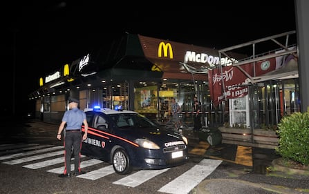 Crolla gazebo di McDonald's: un bimbo ferito 12