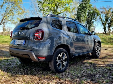 Dacia Duster Journey 2023, guarda le foto 13