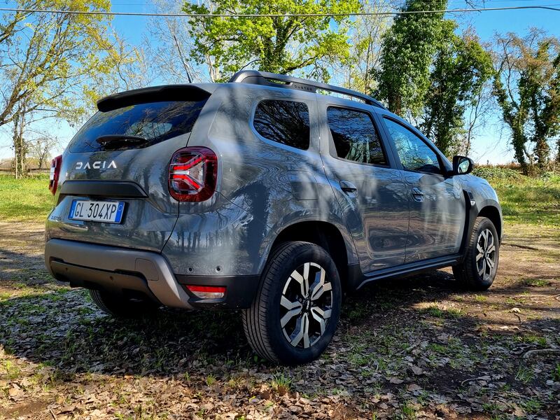 Dacia Duster Journey 2023, guarda le foto 13