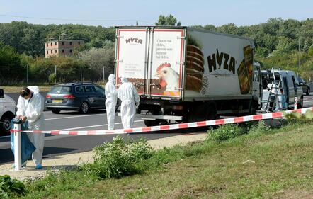 Austria, 71 immigrati morti soffocati in un tir 9
