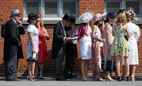 Royal Ascot, i copricapi più bizzarri sfoggiati dall'aristocrazia inglese 16