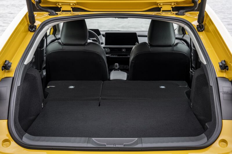 Toyota Prius Plug-In 2023: guarda tutte le foto 9