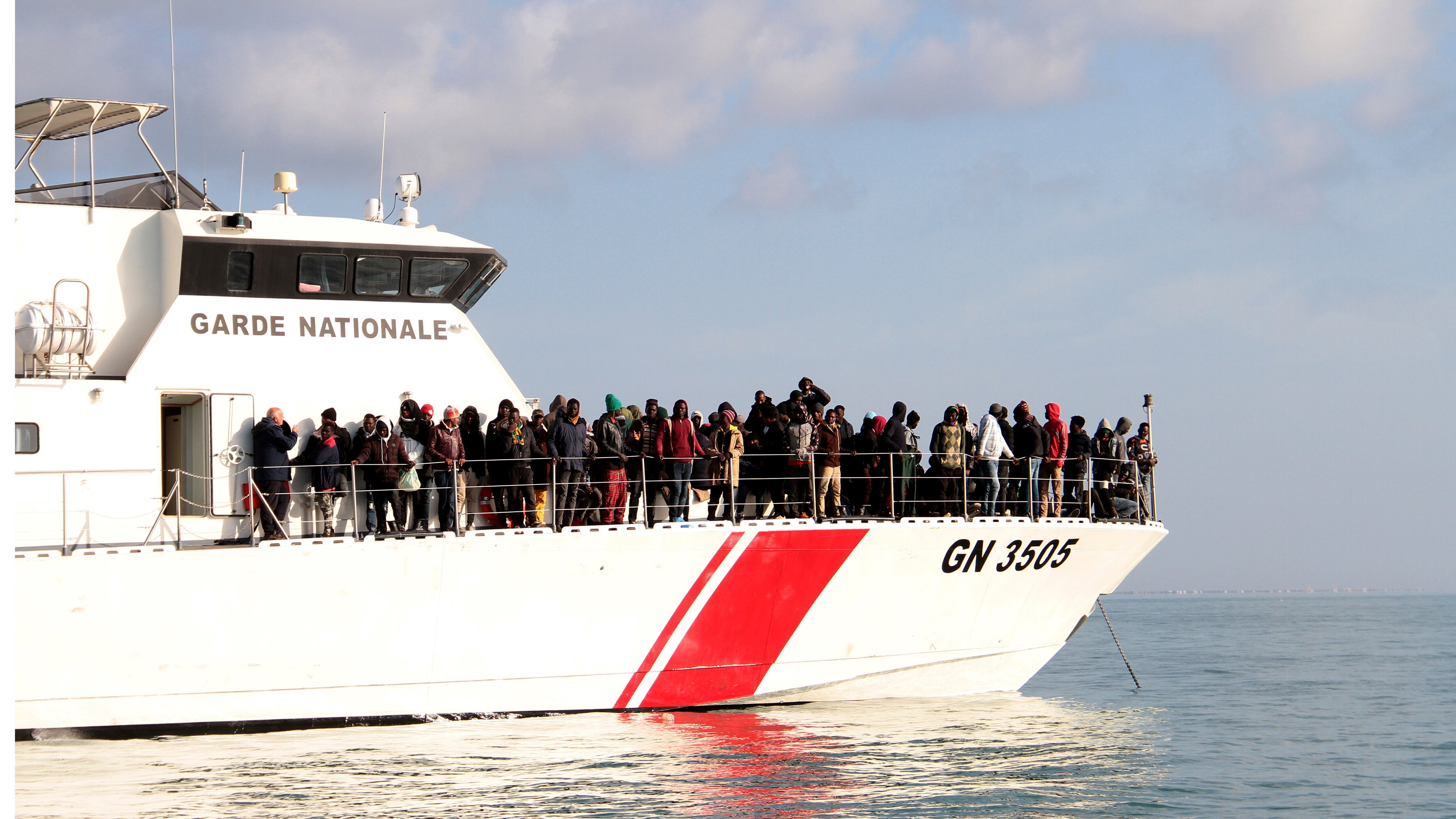 Assist del Consiglio di Stato alle Ong: stop all'invio di motovedette alla Tunisia
