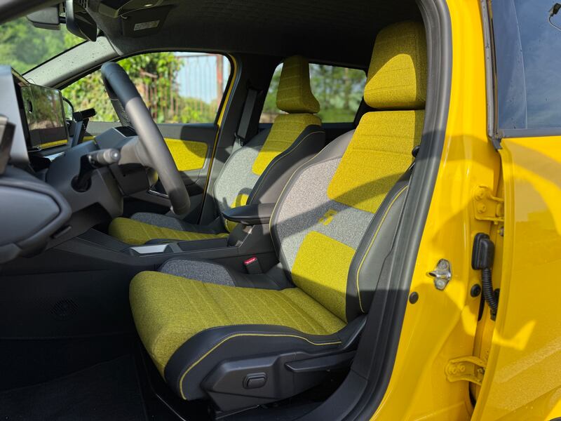 Renault 5 E-Tech: guarda la gallery della nuova elettrica dal design iconico 13