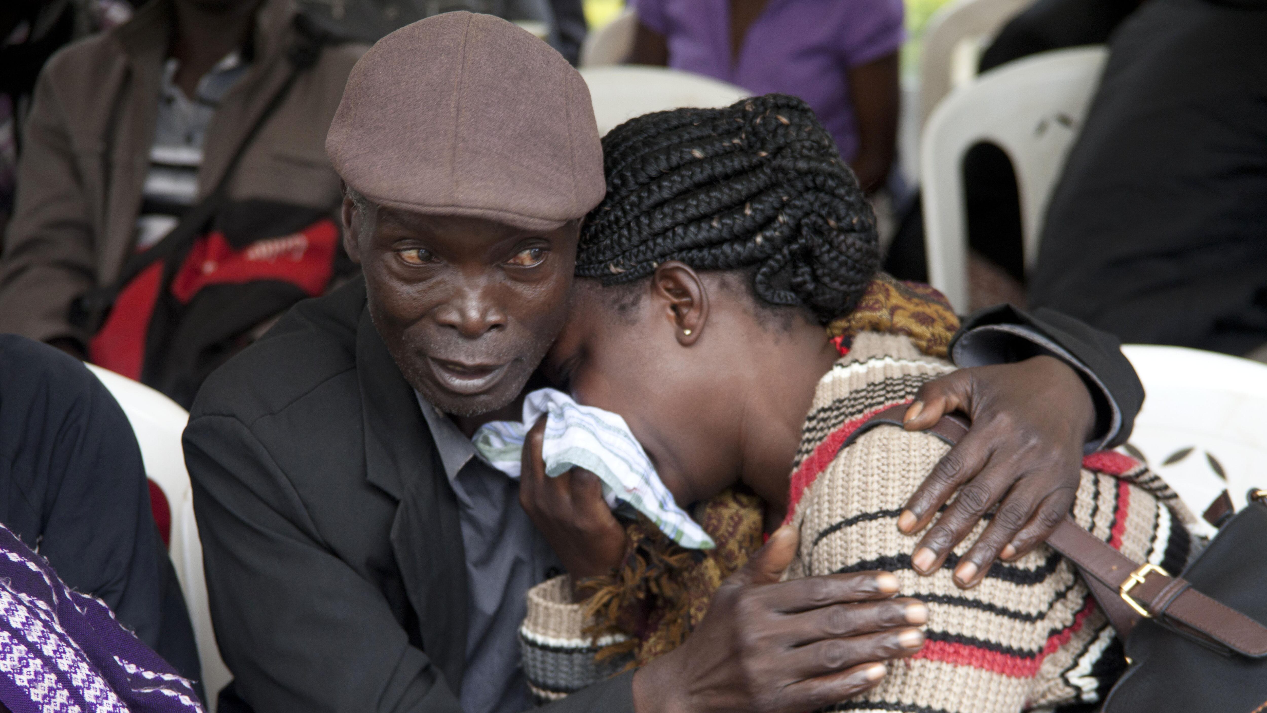 Kenya, manifestazioni e cordoglio sui social per le vittime di Garissa