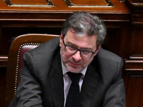 La tassa alleggerita calma la Borsa. Rifiatano le banche mentre i tassi sui mutui salgono