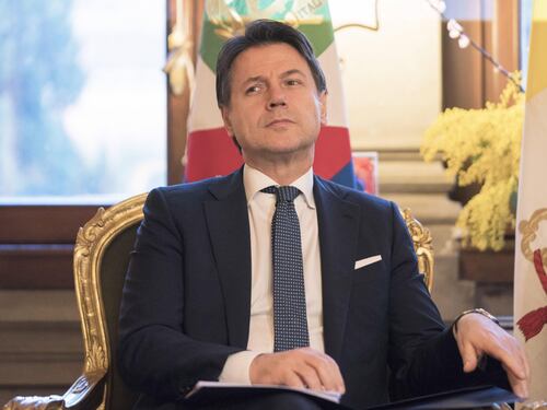 Conte vuole tenersi la poltrona: è pronto a sfilare 6 senatori a Italia Viva