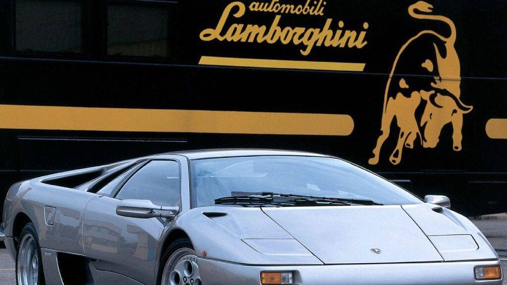 Multato in Lamborghini, offende i vigili: "Siete comunisti invidiosi"