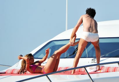 Elisabetta Canalis sexy, lato b al mare 22