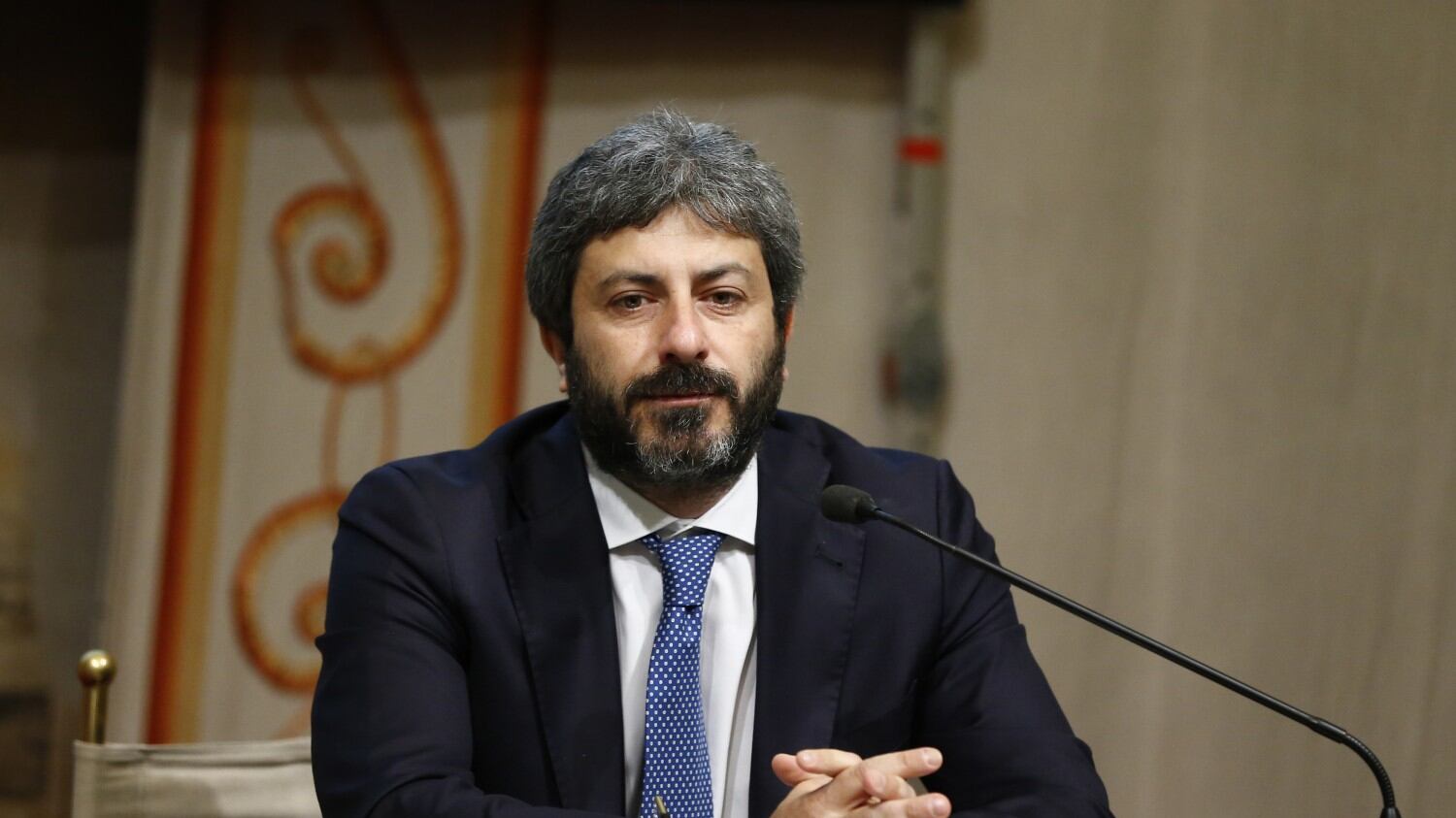Lo slogan dei Pensionati che irrita Fico