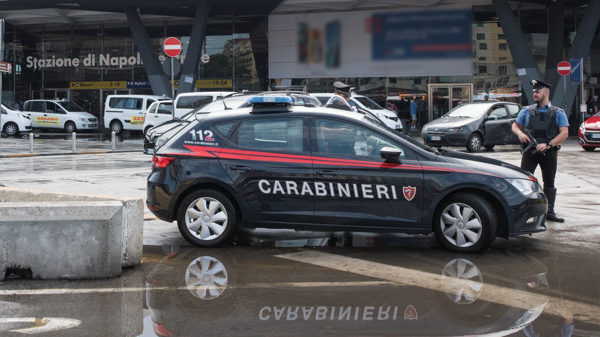Scippano 60enne e aggrediscono i carabinieri: arrestati