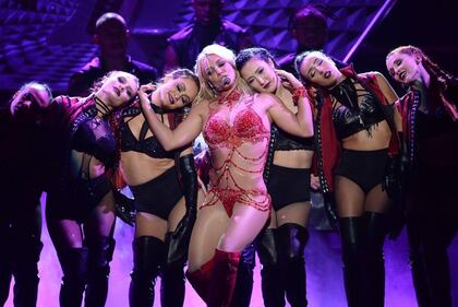 Britney Spears, pittrice hot 15