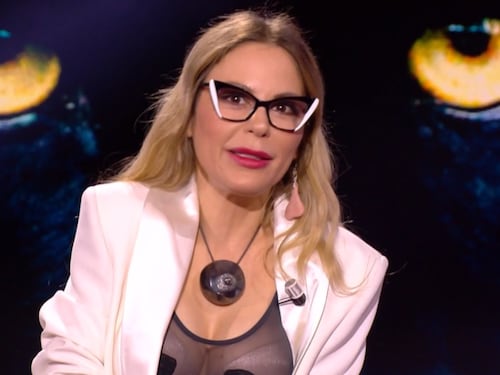 Lo spazzolino come sex toy e i gioielli osé: Naike Rivelli senza freni a Belve