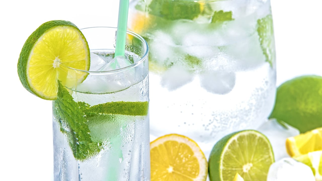 Acqua aromatizzata, sette ricette da fare a casa